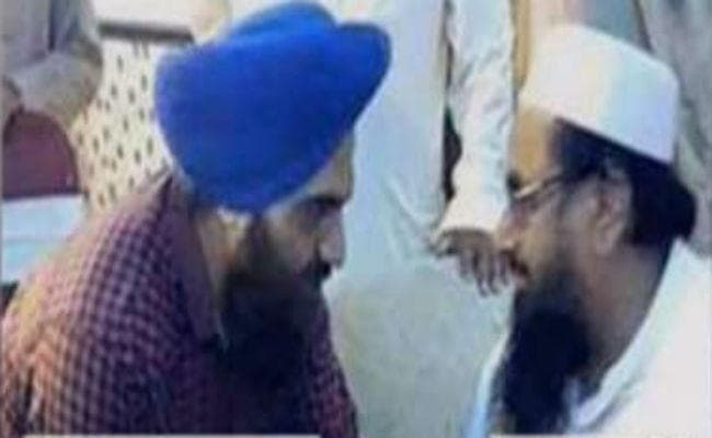 फिर बेनकाब हुआ पाकिस्तान, खालिस्तानी आतंकवादी के साथ हाफिज सईद की तसवीर वायरल