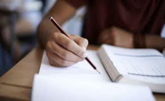 11 वीं रसायन का प्रश्नपत्र परीक्षा से पहले आउट होने का दावा