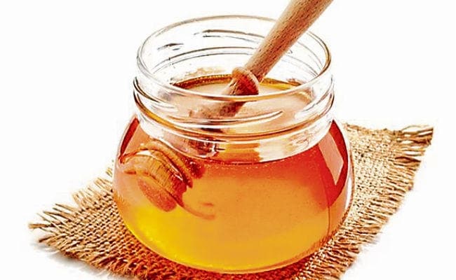 कहीं आप शहद के नाम पर शुगर सीरप तो नहीं पी रहें, मिलावटी शहद की ऐसे करें पहचान