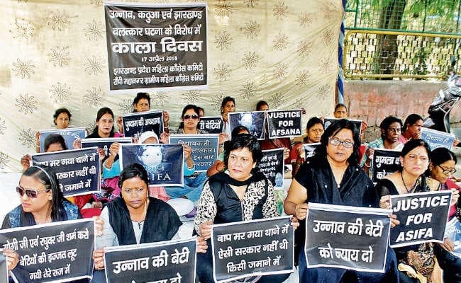 झारखंड : सड़क पर उतरी महिला कांग्रेस ने सरकार के खिलाफ हल्ला बोला