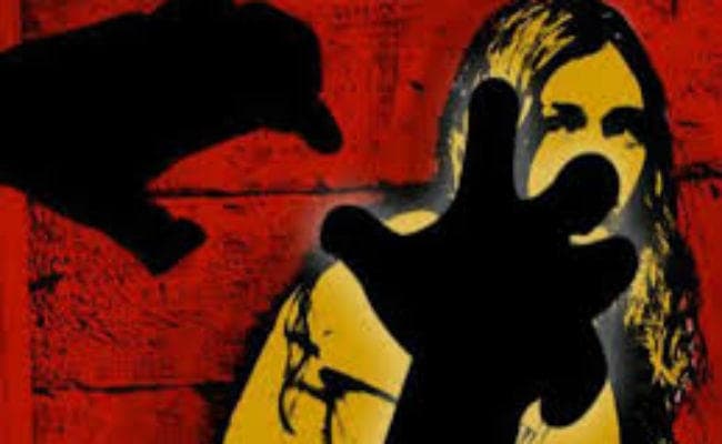 ‘नैतिक पहरेदारी’ के नाम पर नाबालिग से गैंग रेप