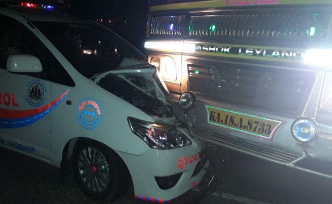 कार में ट्रक ने मारी टक्कर, बाल-बाल बचे केंद्रीय मंत्री, देखें वीडियो