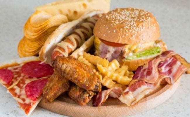 बच्चों के टीवी देखने के समय अधिक प्रसारित होते हैं जंक फूड के विज्ञापन