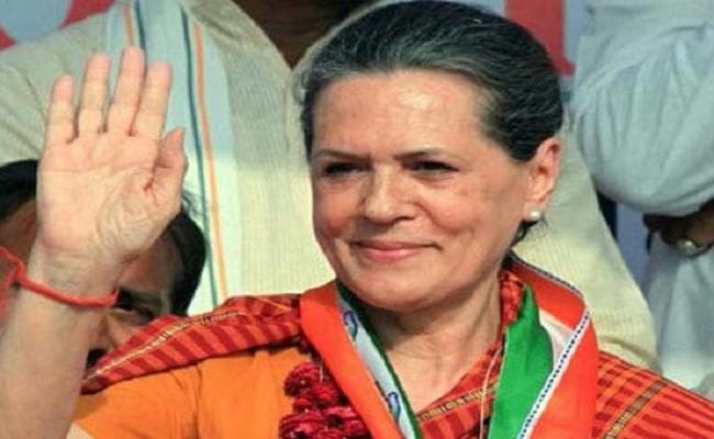 डेढ़ साल बाद गांधी परिवार के गढ़ रायबरेली पहुंची सोनिया ने सुनी लोगों की समस्याएं