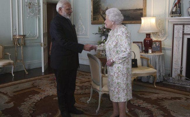महारानी एलिजाबेथ से मिले मोदी, आतंकी समूहों के खिलाफ निर्णायक कार्रवाई करेंगे भारत-ब्रिटेन