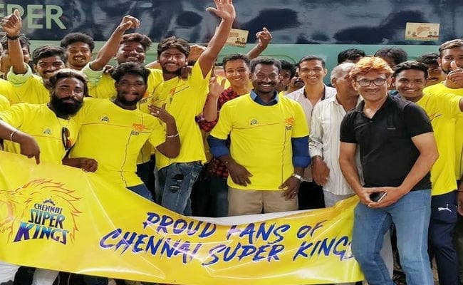 VIDEO : धौनी की टीम CSK की ऐसी दीवानगी, फैन्स पूरी ट्रेन लेकर पहुंचे पुणे