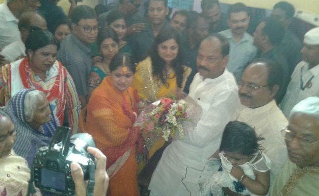 बचपन के सहपाठी की बेटी की शादी में शामिल हुए सीएम रघुवर