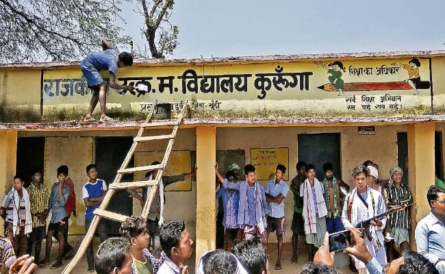 झारखंड : पत्थलगड़ी मामला, ग्रामसभा की बैठक में लिया निर्णय, ग्रामीणों ने दो सरकारी विद्यालय एक आंगनबाड़ी को कराया बंद