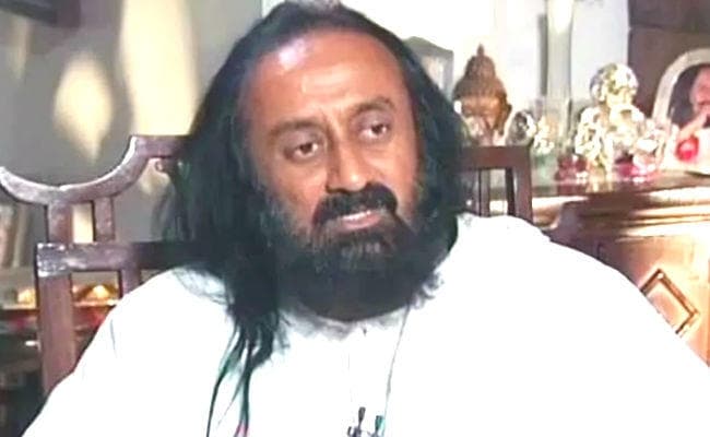 संवाद टूटने, विश्वास की कमी से हो रहे हैं वैश्विक टकराव : श्री श्री रविशंकर