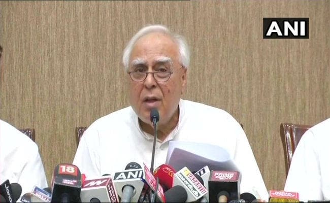 CJI दीपक मिश्रा के खिलाफ महाभियोग प्रस्ताव में मनमोहन सिंह को रणनीति के तहत शामिल नहीं किया गया: सिब्बल