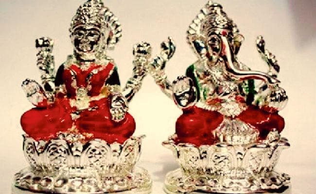 अगर घर में नहीं ठहरता पैसा तो इन बातों का रखें ध्यान