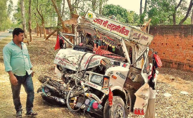 देवघर : चालक को आयी झपकी, मुंडन कराने आ रहे थे देवघर, 3 साल का बच्चा समेत 4 की मौत, 30 घायल