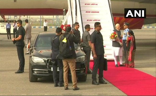 तीन देशों की यात्रा के बाद भारत पहुंचे पीएम मोदी, विदेश मंत्री ने किया स्वागत