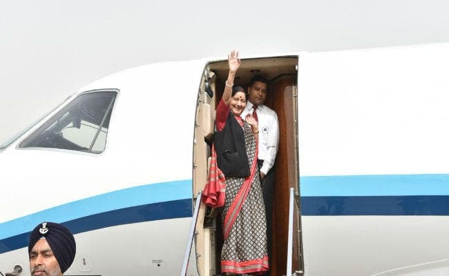 चीन और मंगोलिया की 6 दिवसीय यात्रा पर रवाना हुई विदेश मंत्री सुषमा स्वराज, डोकलाम पर होगी चर्चा