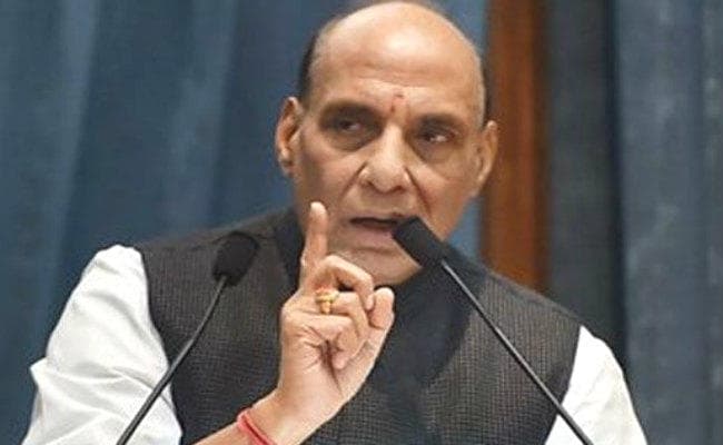 राजनाथ ने पाकिस्‍तान को लताड़ा, कहा - हम पड़ोसी को रिश्‍तेदार समझते हैं और वे आतंकवाद फैलाते हैं