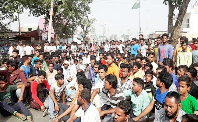 बिजली मिस्त्री की मौत से गिरिडीह में उबला लोगों का गुस्सा, ऐसे जताया विरोध