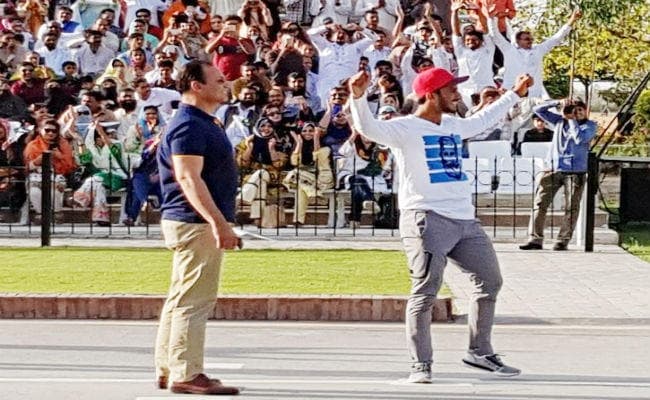 वाघा बॉर्डर पर पाकिस्तानी क्रिकेटर का ''तमाशा'', VIDEO वायरल