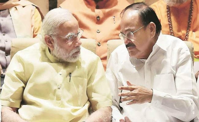 उपराष्ट्रपति वेंकैया नायडू हैदराबाद की यात्रा छोड़ दिल्ली लौटे, महाभियोग पर आज मोदी के साथ बैठक