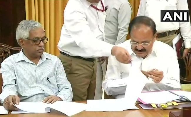 वेंकैया ने CJI दीपक मिश्रा के खिलाफ महाभियोग प्रस्ताव को खारिज करने के कारण गिनाये