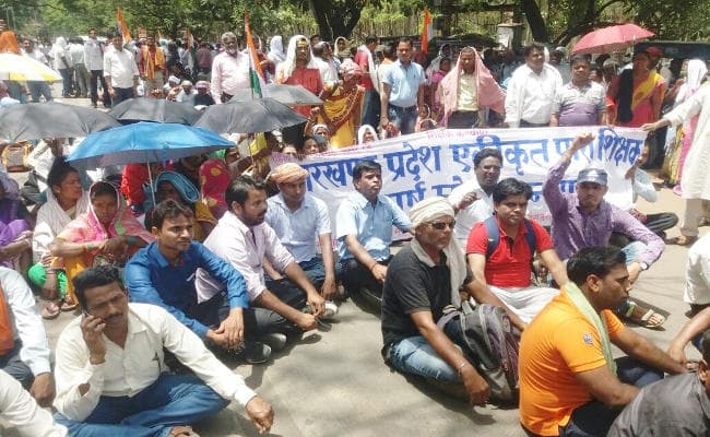 VIDEO : मांगों पर विचार के लिए उच्चस्तरीय कमेटी, 60 दिन में आयेगी रिपोर्ट, पारा टीचर्स का आंदोलन जारी