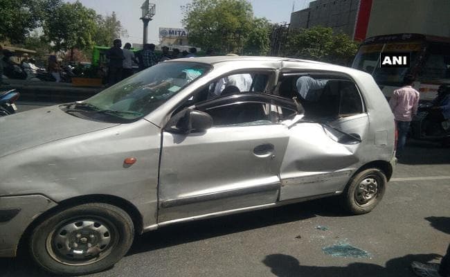 गाजियाबाद के मोहन नगर में बड़ा हादसा : निर्माणाधीन मेट्रो स्टेशन से लोहे का गर्डर गिरा, 7 घायल