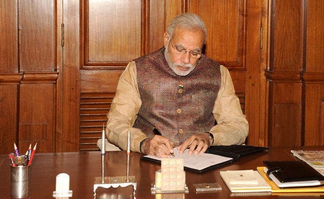 RTI के दायरे में नहीं है खातों में 15 लाख रुपये डालने की सूचना