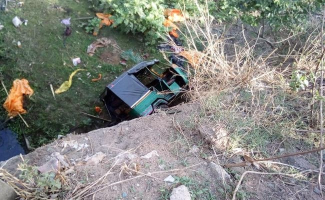 यात्रियों से भरा ऑटो पलटने से तीन की मौत, 7 घायल, शादी समारोह से लौट रहे थे सभी