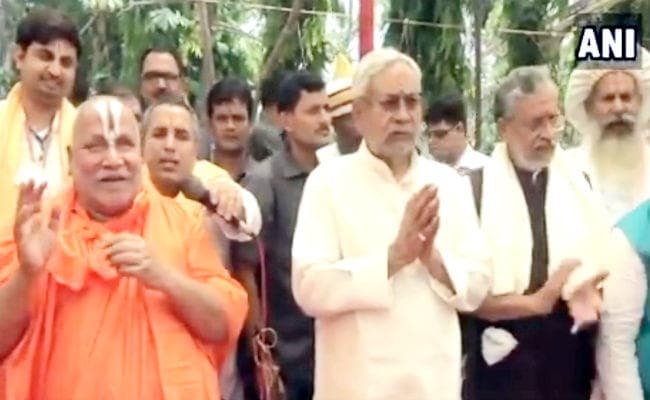 VIDEO : मां जानकी के दरबार में CM नीतीश ने लगायी हाजिरी, कहा- 48.53 करोड़ रुपये से विकसित होगा पुनौरा धाम