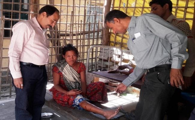 तालाब में कपड़ा धो रही महिला पर मगरमच्छ ने किया हमला, उसके बाद...