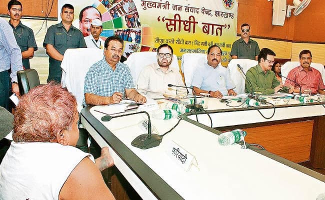 झारखंड : वसूली की बातें बंद करें, अब गड़बड़ी करनेवालों को नहीं बख्शेंगे : रघुवर दास