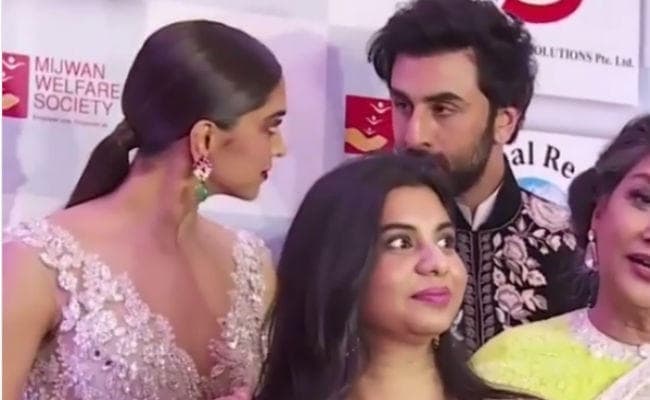 रैंपवॉक के बाद चुपके-चुपके गुफ़्तगू करते दिखे रणबीर-दीपिका, Video Viral