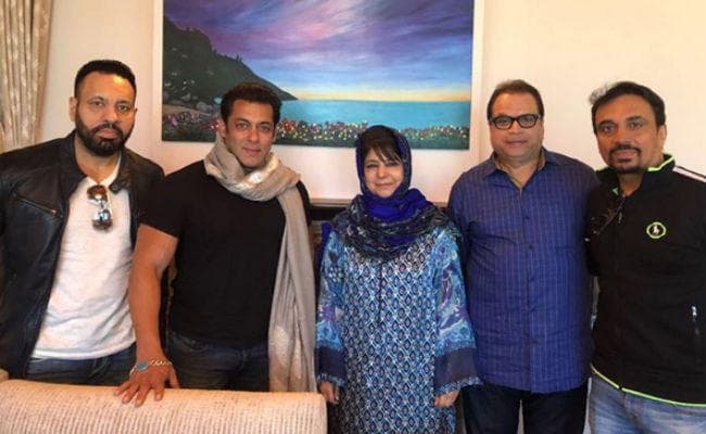 ''रेस 3'' की शूटिंग के लिए कश्‍मीर पहुंचे सलमान खान, सीएम महबूबा मुफ्ती से की मुलाकात