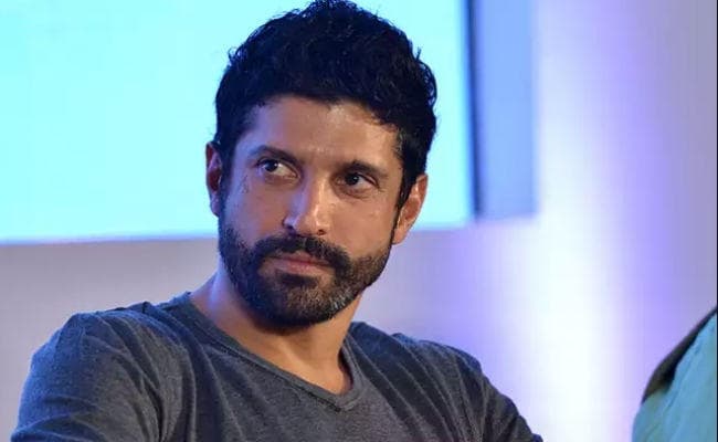 आसाराम और पीएम मोदी की तसवीरें सोशल मीडिया पर, भड़के फरहान अख्‍तर, कह दी ये बात...