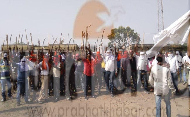 VIDEO : ढुल्लू समर्थकों के उत्पात, फायरिंग, बमबाजी व तोड़फोड़ से दहला बाघमारा