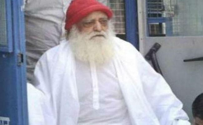 ICC ने आसाराम के साथ नरेंद्र मोदी का वायरल वीडियो किया ट्वीट, लिखा नारायण-नारायण...