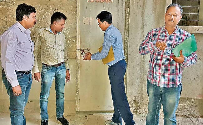 झारखंड : नगर आयुक्त के कोर्ट से जारी हुआ आदेश, वसुंधरा क्रेस्ट के छह फ्लैट किये गये सील, जानें पूरा मामला