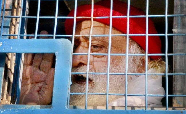 रेप केस में आसाराम को सजा: पाकिस्तान में जन्म, अवैध शराब बेची और फिर बना करोंड़ों का मालिक