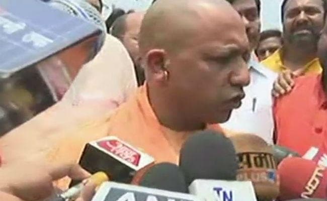 VIDEO: कुशीनगर में ट्रेन की चपेट में आयी स्कूल वैन, 13 बच्चों की मौत, बोले योगी- नजर आ रही है ड्राइवर की गलती