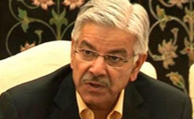 शरीफ के बाद अब ख्वाजा आसिफ भी अयोग्य करार, यूएई का वर्क परमिट रखने का है आरोप