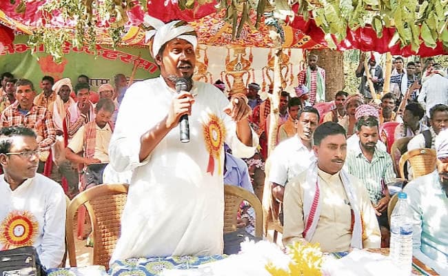 अड़की के छह गांवों में पत्थलगड़ी : यूसुफ पूर्ति की ग्रामीणों से अपील, हम मालिक, सारे पहचान पत्र फेंक दें, जानें