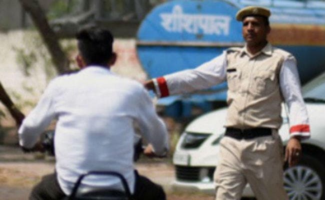 नाबालिग बच्चों को ड्राइविंग सौंपने पर अभिभावकों को हुई जेल, जानें पूरा मामला