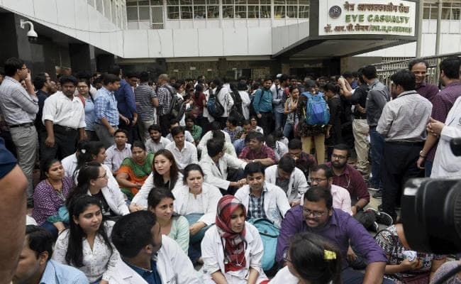 AIIMS में रेजिडेंट डॉक्टरों की हड़ताल जारी, फैकल्टी सदस्यों रातभर में किये कई अंग प्रत्‍यारोपण