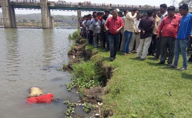 कोनार नदी में दो बहनों का शव मिलने से सनसनी
