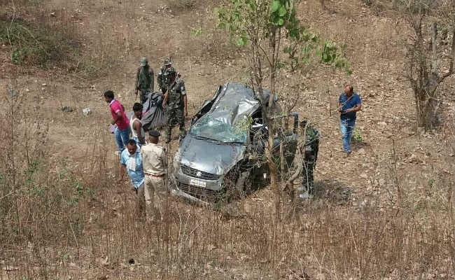 शादी समारोह से लौट रही SWIFT कार दुर्घटनाग्रस्त, पति की मौत, पत्नी सहित तीन घायल