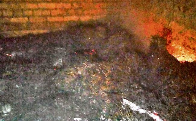 होटल में लगी आग, दो बच्चों समेत चार की जल कर मौत