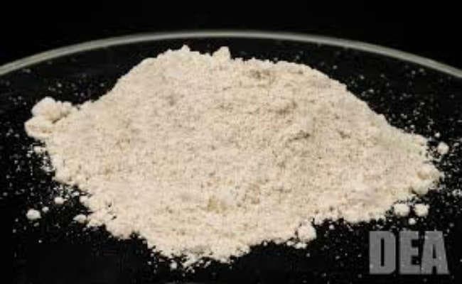 कोलकाता :  एक करोड़ की हेरोइन के साथ तस्कर गिरफ्तार