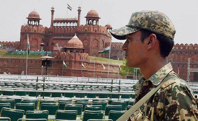 लालकिला पर सरकार की सफाई, कांग्रेस बोली - धरोहर कॉरपाेरेट दोस्तों को कैसे दे सकते हैं?