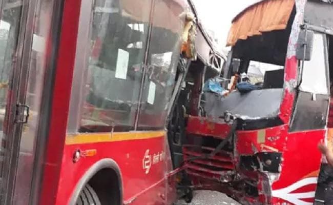 नोएडा : DTC की बस ने दूसरी बस में मारी टक्कर, एक की मौत, 12 घायलों में 3 की हालत नाजुक