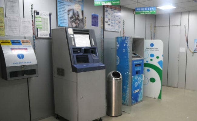 बैंकों की लंबी छुट्टी, जानें किन राज्यों में कब खुलेंगे बैंक…!