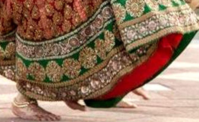 भोजपुर : नाच को लेकर हुए अलग-अलग विवादों में दो लोगों की मौत, शादी का जोड़ा खोल जान बचा भागे दूल्हा-दुल्हन